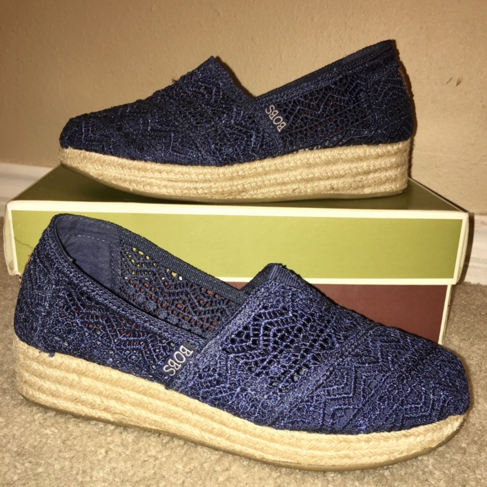 Navy Lace Crochet Wedged Bobs